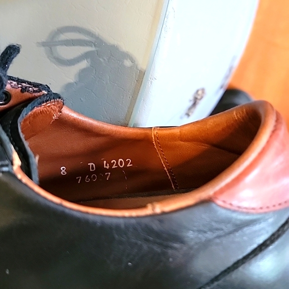 Allen Edmonds Traveler two-tone leather lace-up Oxford sneaker. - Picture 6 of 7